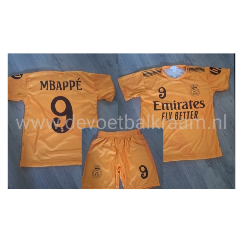 MBAPPE nieuwste VOETBAL TENUE 2025 uit kleur oranje (shirt +broek)