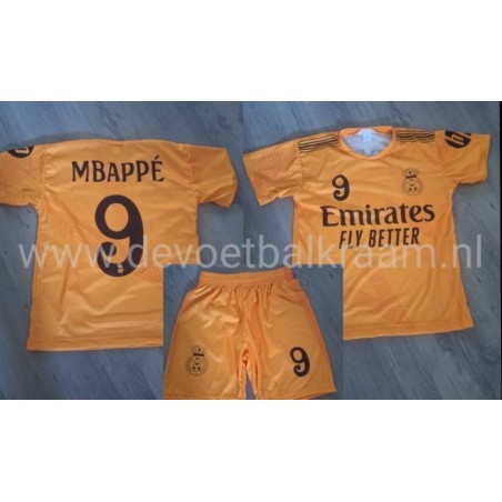 MBAPPE nieuwste VOETBAL TENUE 2025 uit kleur oranje (shirt +broek)