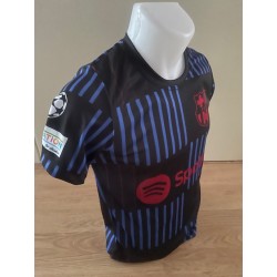 AANBIEDING  YAMAL LATINO  3 DE VOETBAL TENUE NR 19 UIT KL BL/R
