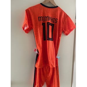 OPRUIMING  MEMPHIS DEPAY  VOETBAL TENUE ORANJE  LEEUW  2024